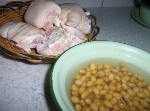 豬腳燉黃豆IE.jpg