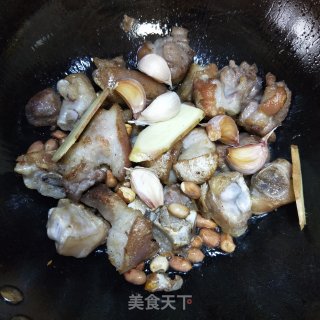 紅燒豬蹄的做法步驟：7