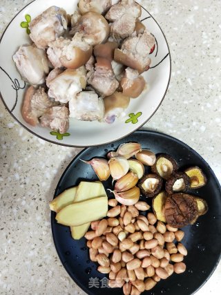 紅燒豬蹄的做法步驟：3