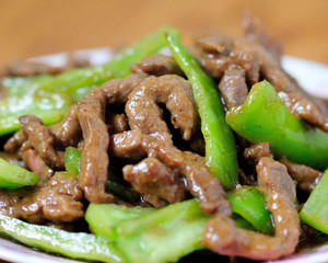 杭椒牛柳黑椒牛柳 終于找到炒出嫩牛肉的辦法了 肉片肉絲都適用的做法 步驟7