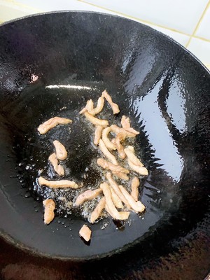 簡單易做的下飯菜－蒜苔炒肉的做法 步驟4
